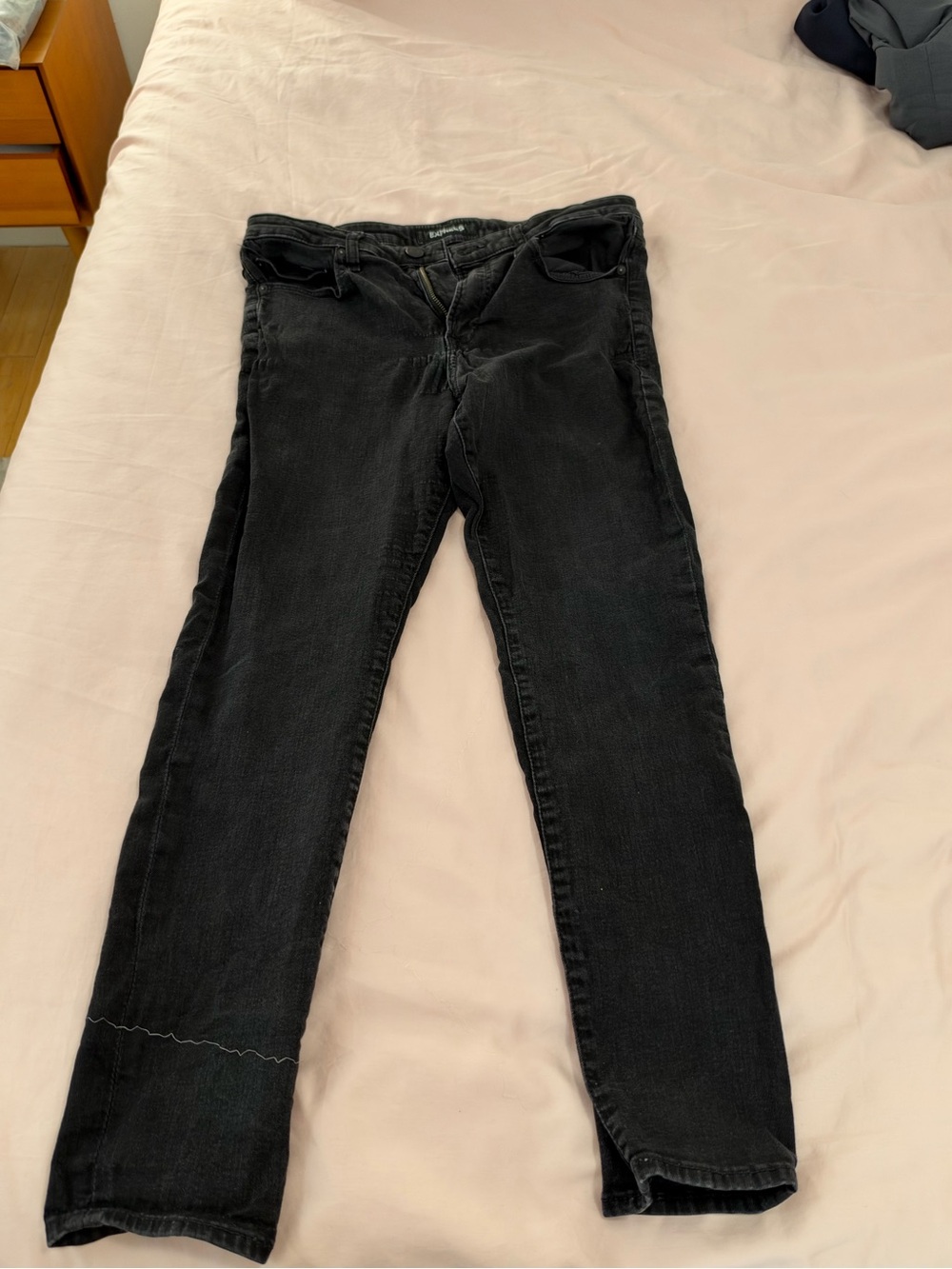 Express Men’s Hyper Strech Skinny Jeans in Black Wash